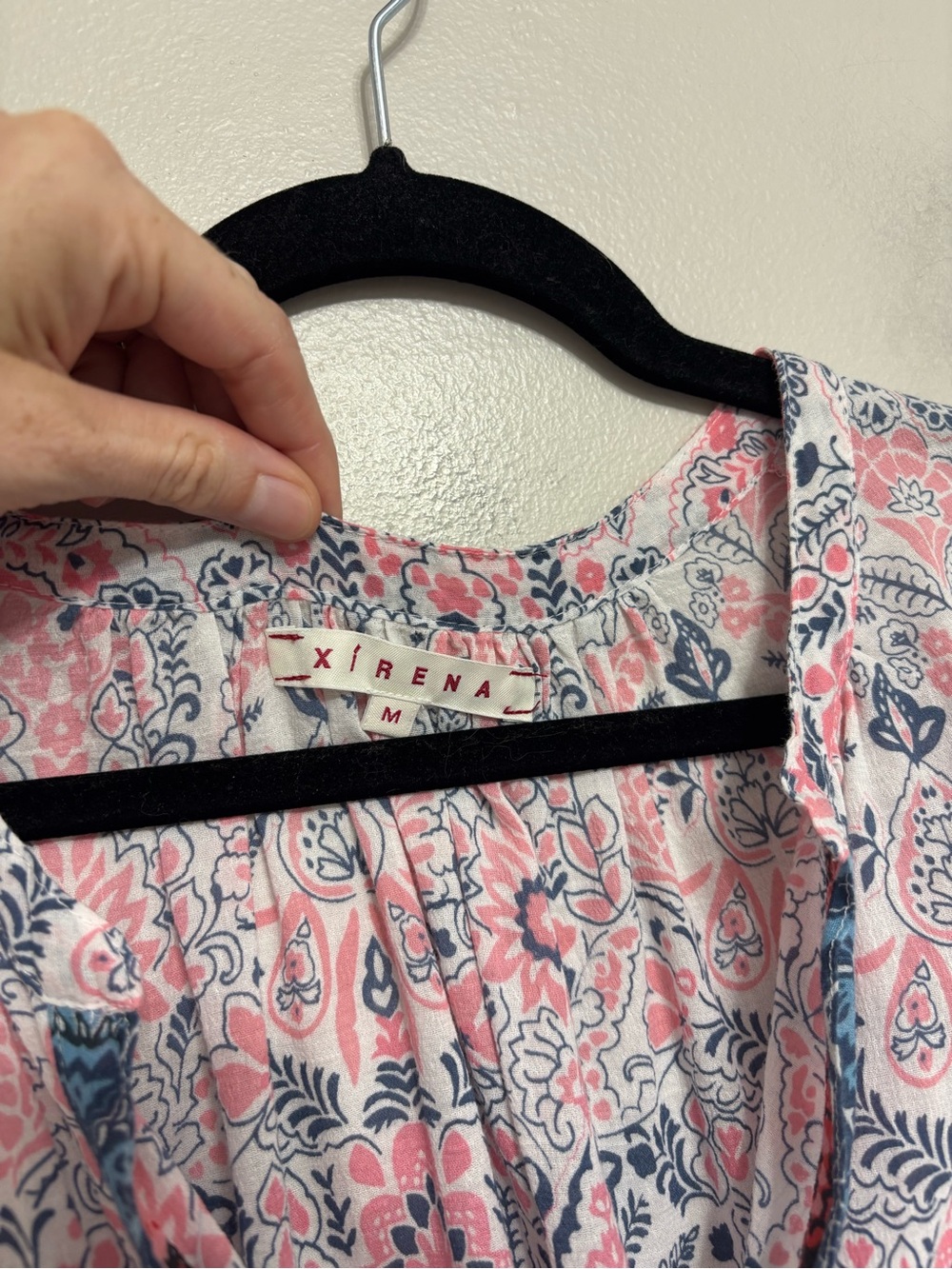 Xirena Trista Popover Top in Blue and Pink Paisley Floral - Size M - Picture 4 of 6
